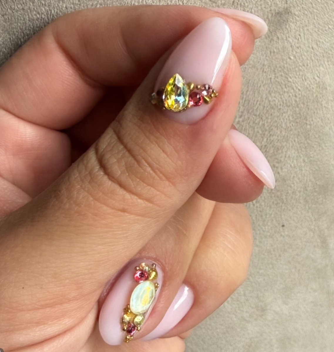 Pose nude avec bijoux