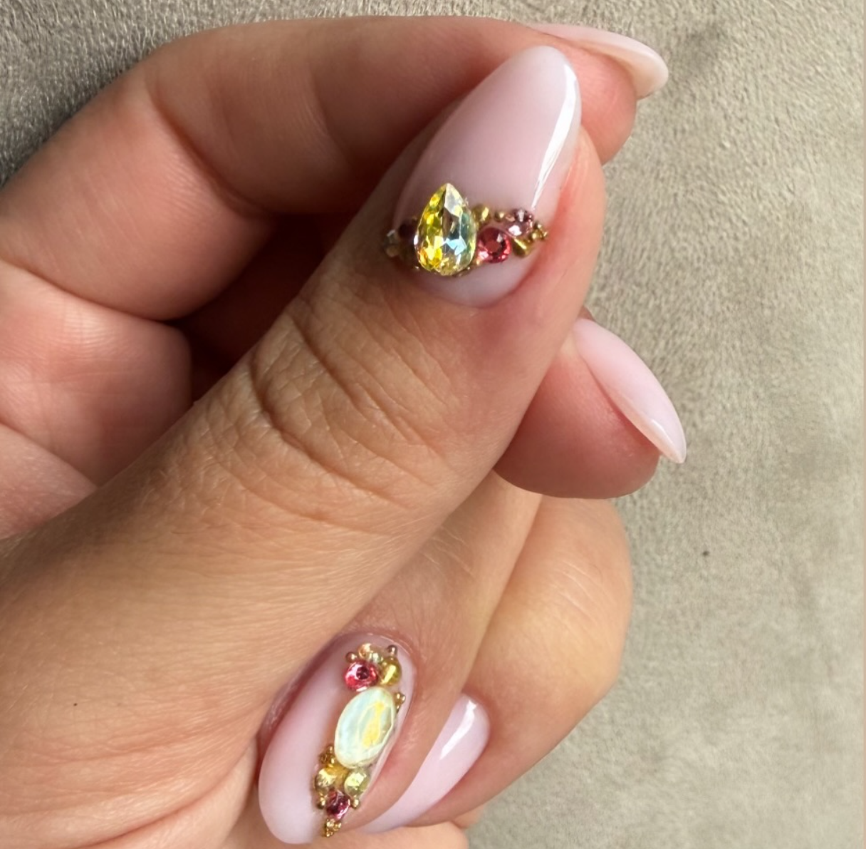 Pose nude strass précieux