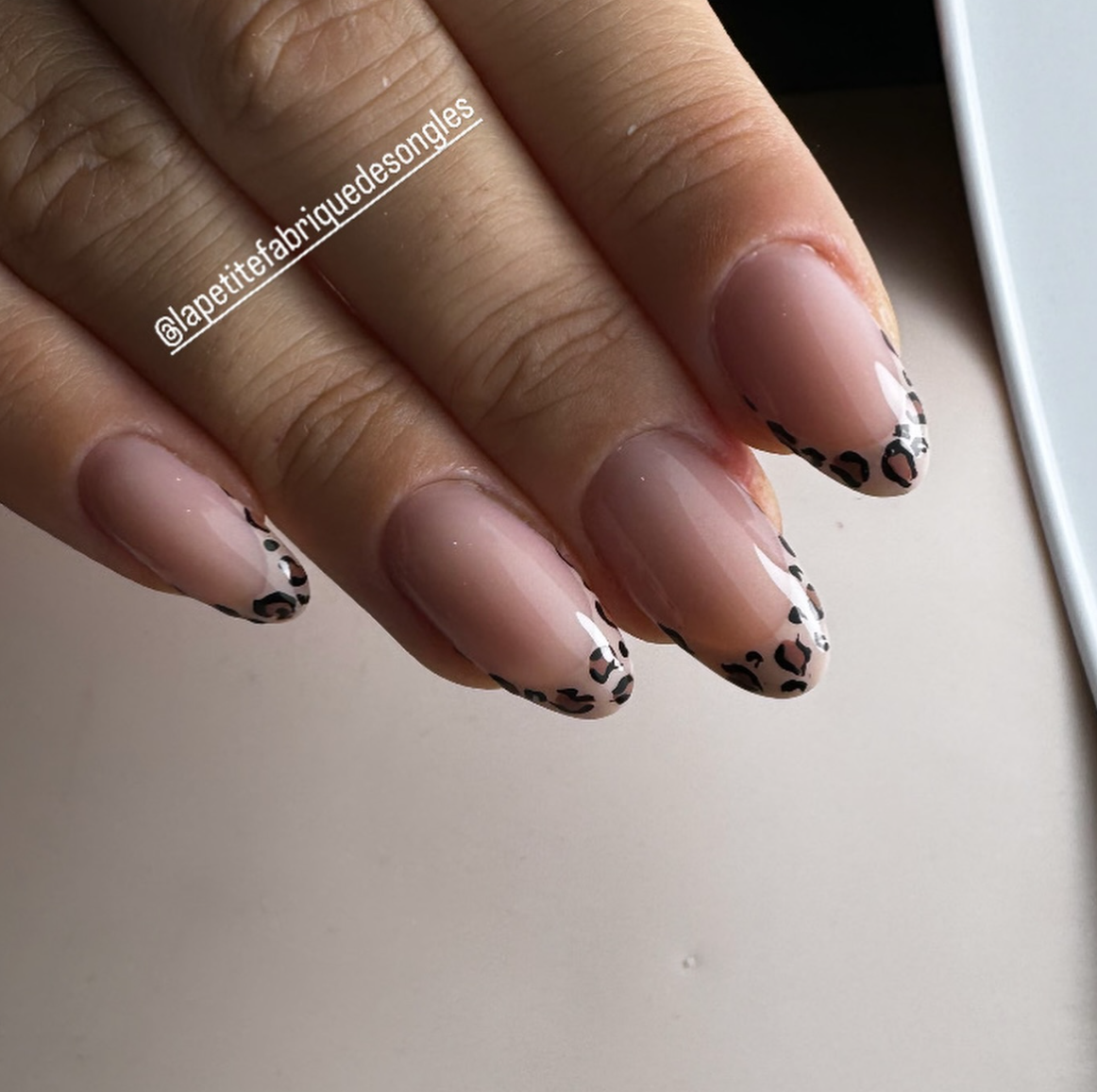 French léopard nude